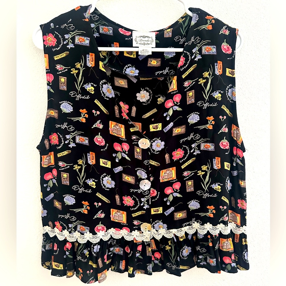 Vintage women’s button down tank with cute plant print, size small